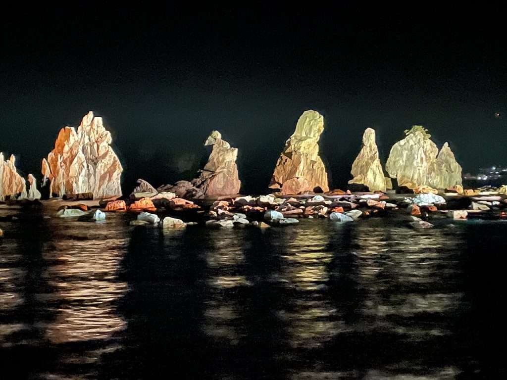 橋杭岩ライトアップ 荒天中止のお知らせ – 南紀串本観光ガイド